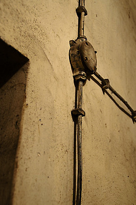 포토 JPG 해외이미지 산업 선 벽 백그라운드 주택 실내 사람없음 상자 힘 장비 수확 판넬 보호 연결 위험 부식 순환 철사 스위치 반항 구식 그런지 설치 옛날 지하실 해외202004 해외포토 컨셉 농업 모션 내부 건물 파일형식 이미지허브