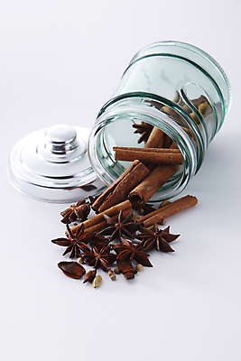포토 JPG 해외이미지 별 음식 재료 자연 유리 디저트 건조 그림자 요리 씨앗 사람없음 갈색 덮개 양념 막대기 붓기 달콤 컨테이너 허브 향신료 나무껍질 아로마테라피 고립 시나몬 해외202004 해외포토 자연요소 나무 식물 산업 컬러 모션 재질 뚜껑 껍질 맛 생태계 테라피 향미료 파일형식 이미지허브