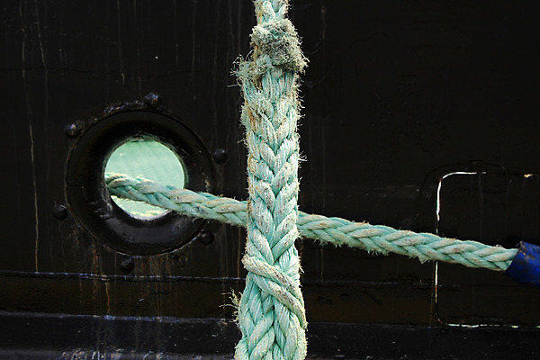포토 JPG 해외이미지 선 밧줄 바다 여행 요트 넥타이 항해 안전 사람없음 물 파란색 항구 장비 보트 황무지 코드 갑판 묶기 묘사 함선 매듭 포트 닻 해외202004 해외포토 자연요소 잡화 줄 컬러 배_교통 교통시설 모션 파일형식 이미지허브
