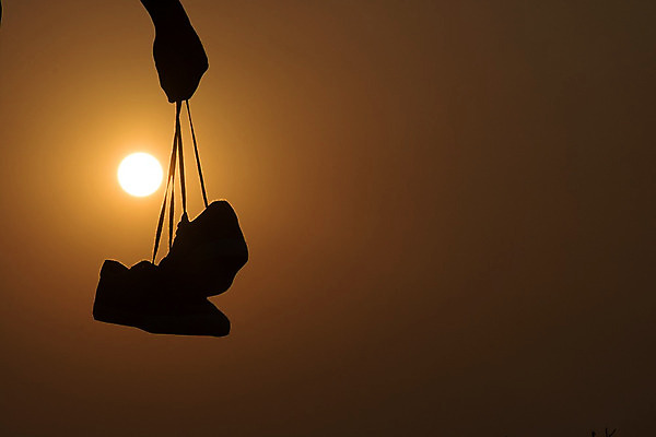 포토 JPG 해외이미지 라이프스타일 손 여자 실루엣 바다 백그라운드 신발 컨셉 신체 맨발 자연 하늘 아침 건강 사람 동양인 사람없음 야외 빨간색 물 여름 파란색 햇빛 태양 일출 검은색 일몰 산책 잡기 우아함 샌들 날씬함 연습 운동화끈 스타일 해외202004 해외포토 주간 자연요소 계절 컬러 모션 발 휴식 촬영기법 인종 생활 신체부위 노을 끈 몸매 생태계 파일형식 이미지허브