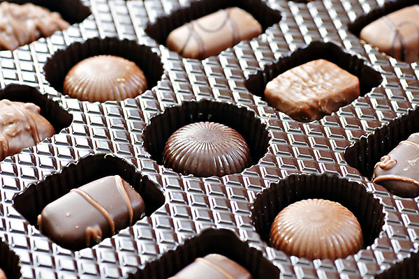 포토 JPG 해외이미지 행복 음식 백그라운드 다이어트 디저트 쟁반 건강 사탕 선물 사람없음 상자 갈색 초콜릿 어둠 기쁨 우유 견과류 덮개 대접 최고 오픈 그룹 닫기 선택 맛 플라스틱 설탕 기아 배고픔 가득함 코코아 카카오 포도당 많음 해외202004 해외포토 감정 음료 컬러 컨셉 모션 재질 유제품 뚜껑 사회이슈 파일형식 이미지허브