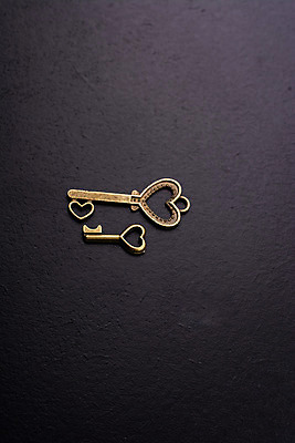 포토 JPG 해외이미지 백그라운드 사람없음 검은색 하트 황금열쇠 해외202004 해외포토 모양 컬러 열쇠 파일형식 이미지허브