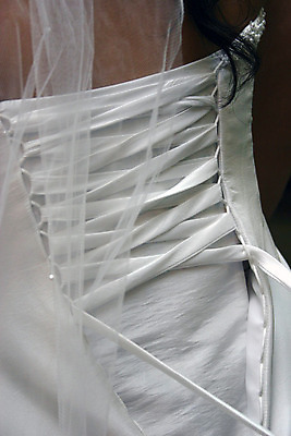 포토 JPG 해외이미지 전통 드레스 여자 결혼 백그라운드 신혼부부 버튼 결혼식 넥타이 사랑 사람없음 유행 흰색 가운 우아함 속옷 실크 묶기 묘사 질감 약혼 코르셋 유대감 해외202004 해외포토 부부 잡화 옷 감정 컬러 컨셉 모션 사람 이벤트 직물 약속 신혼 파일형식 이미지허브