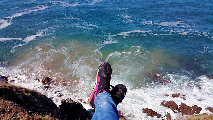 포토 JPG 해외이미지 라이프스타일 디자인 여자 파도 바다 백그라운드 신발 2 패턴 맨발 발 자연 휴가 휴식 건강 사람 앉기 사람없음 야외 물 여름 파란색 유행 우주 일몰 가장자리 정상 내추럴 양발 콘크리트 혼자 해외202004 해외포토 자연요소 계절 컬러 컨셉 무늬 모션 생활 신체부위 노을 둘레 생태계 파일형식 이미지허브