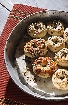 포토 JPG 해외이미지 음식 백그라운드 탁자 치즈 건강 종류 씨앗 사람없음 목재 갈색 빵집 껍질 신선 황금 맛 아침식사 낟알 밀 굽기 깨 베이글 번 평야 해외202004 해외포토 나무 식물 빵 컬러 가구 컨셉 식재료 재료 자연 유제품 곡류 상점 식사 조미료 구이 파일형식 이미지허브