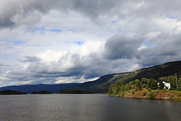 포토 JPG 해외이미지 나무 구름 유럽 호수 바다 여행 자연 하늘 휴가 산 프레임 노르웨이 풍경 사람없음 야외 초록색 물 여름 파란색 반사 평화 숲 가득함 언덕 장면 북쪽 내추럴 스칸디나비아 해외202004 해외포토 자연요소 식물 계절 나라 컬러 컨셉 방향 생태계 파일형식 이미지허브
