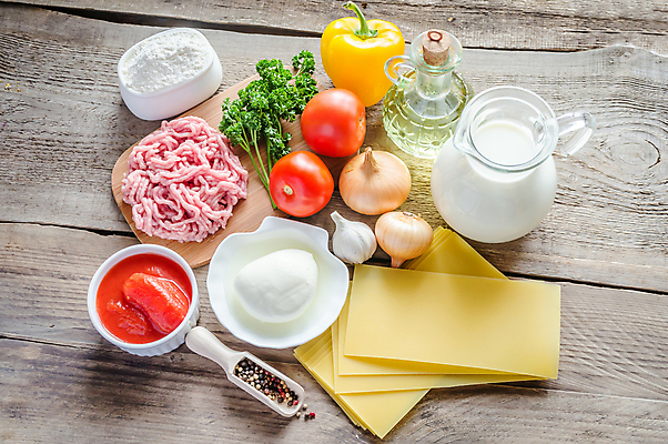 포토 JPG 해외이미지 음식 토마토 채소 탁자 양파 치즈 파스타 파슬리 건강 마늘 육류 요리 사람없음 목재 빨간색 초록색 주방 이탈리아 빵집 소고기 우유 흰색 신선 클래식 정상 밀 지중해 허브 준비 올리브 반죽 밀가루 후추 성분 시트 라자냐 모짜렐라치즈 백리향 볼로냐 막 해외202004 해외포토 나무 식물 열매 유럽 바다 컬러 가구 컨셉 식재료 재료 유제품 곡류 서양음식 상점 이탈리아음식 가루 향신료 파일형식 이미지허브