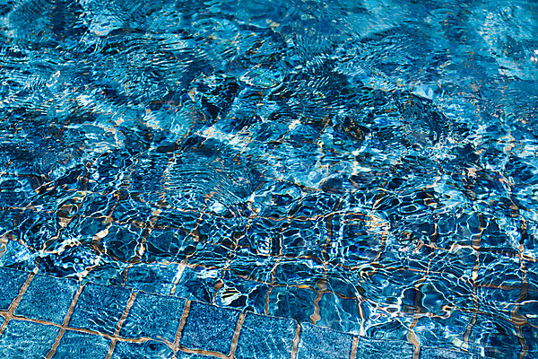 포토 JPG 해외이미지 물결 파도 여행 백그라운드 패턴 표면 추상 바닥 사람없음 물 파란색 빛 햇빛 태양 반사 수중 수영 스파 침묵 거품 젖음 추위 욕실 투명 액체 시원함 타일 휴양지 질감 정사각형 장면 모자이크 강렬 잔물결 터키석 해외202004 해외포토 자연요소 도형 바다 컬러 무늬 소리 장소 수상스포츠 보석 파일형식 이미지허브