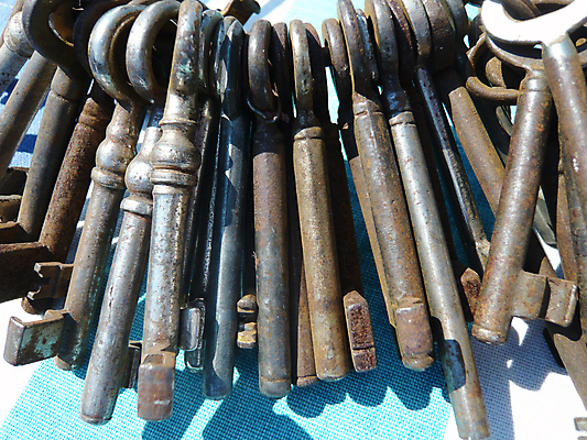 포토 JPG 해외이미지 탁자 사람없음 수확 골동품 시장 다발 복고 옛날 해외202004 해외포토 가구 농업 파일형식 이미지허브