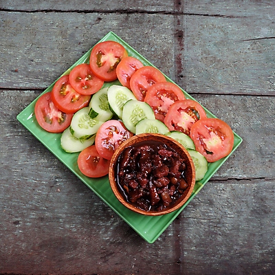 포토 JPG 해외이미지 접시 아시아 음식 토마토 채소 오이 주택 육류 돼지고기 요리 동양인 사람없음 빨간색 초록색 식사 강의 먹기 심플 베트남 섬유 방법 해외202004 해외포토 식기 나라 컬러 식재료 모션 인종 건물 동남아시아 직물 파일형식 이미지허브