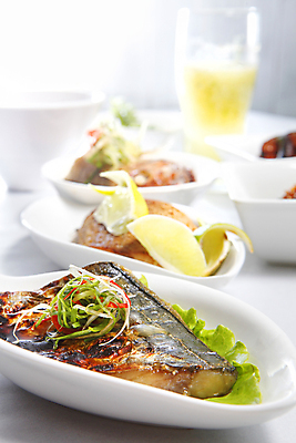 포토 JPG 해외이미지 음식 채소 양파 육류 어류 사람없음 식당 식사 주스 그릴 해외202004 해외포토 음료 식재료 주방용품 상점 수중동물 파일형식 이미지허브