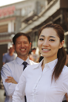 포토 JPG 해외이미지 응시 여자 남자 행복 비즈니스 성공 넥타이 짧은머리 갈색머리 함께함 미소 웃음 상반신 20대 야외 두명 건물 아웃포커스 세로 컬러풀 팔짱 중국 활발 비즈니스맨 비즈니스우먼 디지털합성 옷입기 베이징 시티라이프 포니테일 해외202004 해외포토 라이프스타일 헤어스타일 건축물 시선 잡화 감정 아시아 컬러 컨셉 모션 촬영기법 표정 사람 청년 직장인 파일형식 이미지허브
