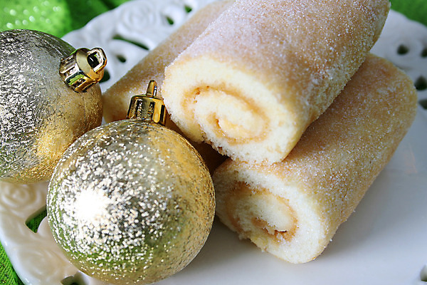 포토 JPG 해외이미지 그릇 접시 계절 크리스마스 공 디저트 사람없음 장식 초록색 축제 흰색 대접 황금 달콤 설탕 캐러멜 해외202004 해외포토 식기 기념일 음식 컬러 맛 파일형식 이미지허브