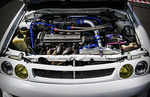 포토 JPG 해외이미지 산업 부분 공장 교통시설 자동차 새로움 실내 사람없음 내부 빛 금속 검은색 어둠 힘 기계 블록 에너지 만 수리 제조 휘발유 고장 아래 서비스 연료 고정 엔진 정비공 공학 모터 연소 깨짐 단절 자동 조율 해외202004 해외포토 교육 육상교통 컬러 교통 컨셉 공업 재질 기술자 석유 방향 시설 위치 파일형식 이미지허브