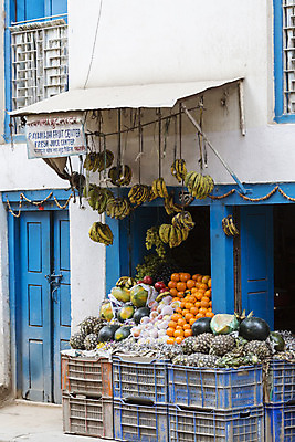 포토 JPG 해외이미지 전통 잡화 아시아 문화 어린이 음식 농업 채소 오렌지 과일 재료 포도 귤 거리 바나나 건강 종류 서기 사람 동양인 소년 사람없음 상점 신선 오픈 시장 선택 상인 파인애플 무역 진열장 지역 석류 네팔 소매 매각 숙성 카트만두 해외202004 해외포토 남자 나라 산업 컨셉 모션 인종 열대과일 파일형식 이미지허브