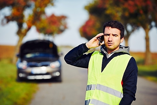 포토 JPG 해외이미지 주간 서양인 남자 도로 자동차 한명 들기 상반신 성인 야외 앞모습 아웃포커스 위험 통화 안전조끼 성인남자한명만 해외202004 해외포토 자연요소 외국인 1 길 육상교통 뷰포인트 컨셉 교통시설 모션 촬영기법 사람 남자한명만 성인남자만 파일형식 이미지허브