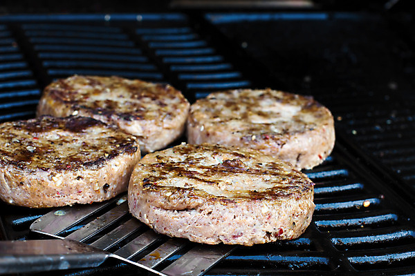 포토 JPG 해외이미지 음식 불 불꽃 육류 스테이크 요리 사람없음 야외 빨간색 여름 소풍 파티 금속 식사 저녁식사 소고기 햄버거 뜨거움 연기 맛 그릴 바비큐 굽기 먹기 속도 준비 가스 숯 패티 점심식사 땅바닥 석탄 해외202004 해외포토 자연요소 계절 컬러 컨셉 식재료 모션 재질 주방용품 바닥 패스트푸드 서양음식 이벤트 야외활동 구이 파일형식 이미지허브