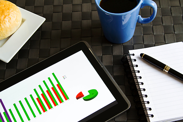 포토 JPG 해외이미지 커피 백그라운드 비즈니스 통계 그래프 설계 새로움 기술 사람없음 그래픽 금융 컴퓨터 터치패드 사무실 알약 디지털 스크린 자료 업무 작업 시장 아침식사 계획 휴대용 무선전화기 분석 투자 와이파이 이익 보여주기 시트 멀티미디어 패드 마케팅 터치스크린 해외202004 해외포토 음료 컨셉 모션 경제 전자제품 약 식사 전화기 오브젝트 무선인터넷 파일형식 이미지허브