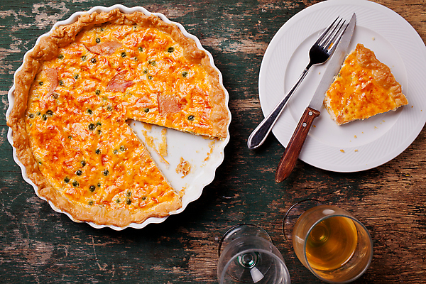 포토 JPG 해외이미지 식기 접시 음식 포크 채소 요리 사람없음 초록색 갈색 노란색 검은색 식사 저녁식사 흰색 칼 닫기 완두콩 햄 베이컨 점심식사 입가심 해외202004 해외포토 컬러 모션 콩 육류 돼지고기 파일형식 이미지허브