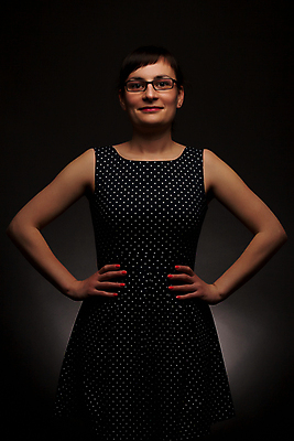 포토 JPG 해외이미지 백인 라이프스타일 헤어스타일 드레스 여자 안경 얼굴 한명 사람 섹시 유행 화려 고급 우아함 피부 순수 스타일 해외202004 해외포토 서양인 1 잡화 옷 컨셉 생활 신체부위 파일형식 이미지허브