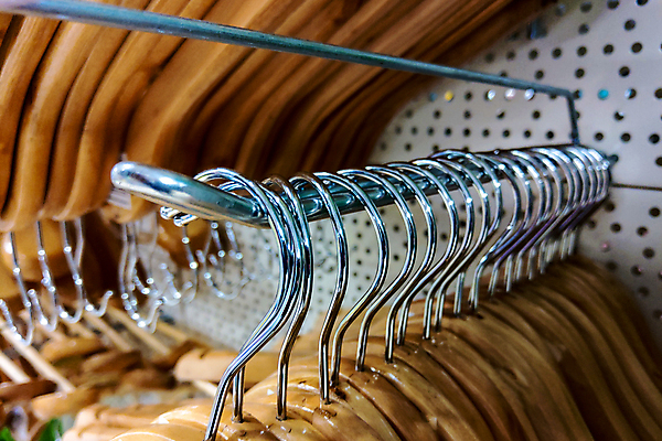 포토 JPG 해외이미지 라이프스타일 디자인 드레스 옷 백그라운드 셔츠 조명 주택 매달리기 정장 사람없음 내부 목재 옆모습 빨간색 빛 유행 상점 침실 코트 흰색 직물 면 장롱 고리 조직 그룹 보행로 선택 옷걸이 수집 확인 수납 소매 신발장 줄서기 철강 스타일 많음 해외202004 해외포토 나무 길 뷰포인트 컬러 가구 컨셉 상의 재료 모션 건물 생활 외투 파일형식 이미지허브