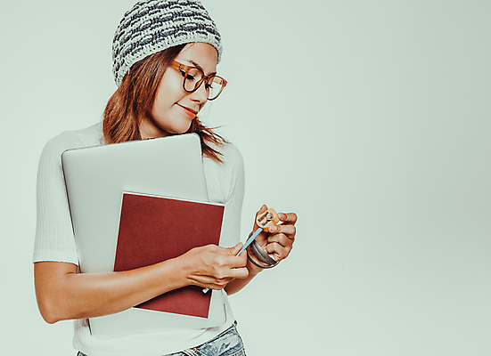 포토 JPG 해외이미지 학생 디자인 응시 교육 행복 아시아 안경 티셔츠 교실 학교 성공 아이디어 직장 관리 한명 사람 10대 책 연필 우주 다이어리 공책 기쁨 흰색 잡기 우승 기자 작가 보고서 준비 보여주기 필승 해외202004 해외포토 직업 1 시선 잡화 감정 나라 컬러 컨셉 셔츠 회사 모션 청소년 문구용품 학용품 필기구 사무용품 최고 파일형식 이미지허브