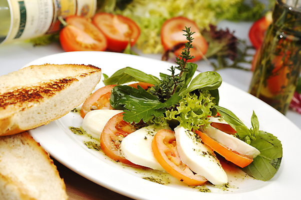 포토 JPG 해외이미지 음식 빵 컨셉 치즈 파슬리 사람없음 빨간색 식사 저녁식사 견과류 튀김 맛 바게트 굽기 먹기 올리브 정리 로즈메리 프랑스어 점심식사 식욕 해외202004 해외포토 문자 열매 컬러 채소 모션 유제품 구이 허브 파일형식 이미지허브