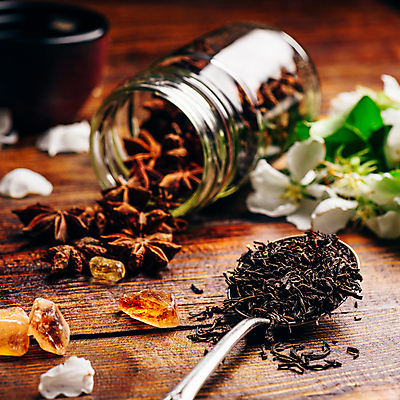 포토 JPG 해외이미지 꽃 유리병 실내 사람없음 숟가락 설탕 향신료 찻잎 나무배경 해외202004 팔각회향 해외포토 식물 백그라운드 병_용기 수저 내부 차_음료 향미료 파일형식 이미지허브