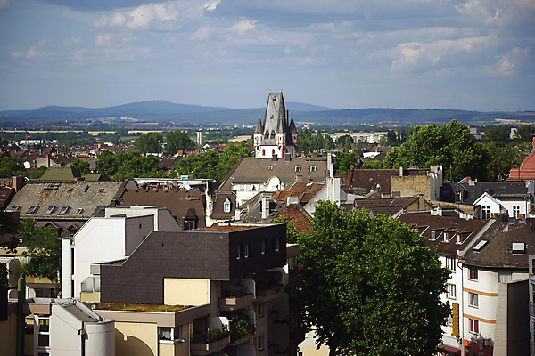 포토 JPG 해외이미지 나무 구름 건축양식 지붕 산 아파트 주택 독일 파노라마 풍경 사람없음 건물 도시풍경 탑 발코니 도시 센터 수평선 해외202004 해외포토 자연요소 식물 건축물 건축 유럽 촬영기법 파일형식 이미지허브