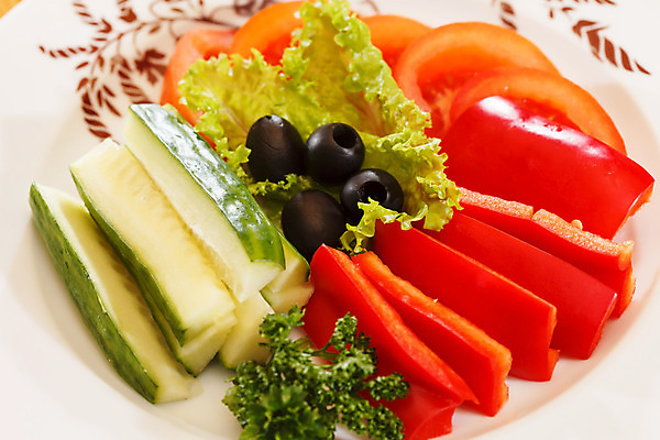 포토 JPG 해외이미지 접시 음식 다이어트 토마토 채소 오이 파프리카 파슬리 사람없음 빨간색 식사 신선 상추 올리브 후추 디톡스 해외202004 해외포토 식기 열매 컬러 건강 향신료 파일형식 이미지허브