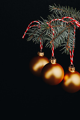 포토 JPG 해외이미지 나무 전통 계절 백그라운드 크리스마스 겨울 공 휴가 새해 기념 사람없음 장식 빨간색 초록색 빛 노란색 검은색 축제 활발 장식볼 나뭇가지 축하 인사 소나무 신용카드 황금 소프트포커스 12월 연도 전나무 고립 광 여의주 해외202004 해외포토 식물 기념일 컬러 컨셉 촬영기법 금융 예절 날짜 파일형식 이미지허브