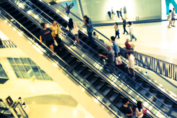 포토 JPG 해외이미지 옷 여자 남자 포즈 이동 비즈니스 교통시설 모션 모바일 실내 사람 사람없음 쇼핑 컬러풀 세일 걷기 계단 상점 도시 조직 그룹 보행자 시장 콘센트 구매 군중 소프트포커스 엘리베이터 쇼핑몰 고객 속도 정사각형 장면 에스컬레이터 소매 블러 압력 해외202004 해외포토 도형 컬러 교통 컨셉 촬영기법 내부 시설 파일형식 이미지허브