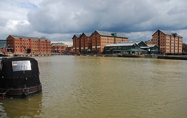 포토 JPG 해외이미지 구름 영어 산업 벽 건축양식 하늘 벽돌 영국 잉글랜드 주택 항해 사람없음 건물 물 파란색 강 골동품 도시 보트 역사 수로 운하 나루 왕국 해외202004 해외포토 자연요소 문자 건축물 건축 유럽 컬러 배_교통 파일형식 이미지허브