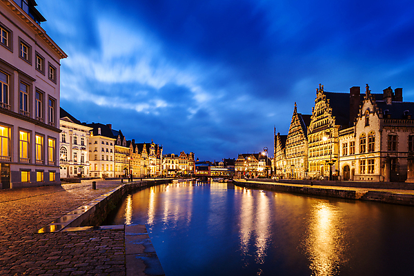 포토 JPG 해외이미지 유럽 여행 건축양식 조명 거리 풍경 사람없음 건물 물 강 반사 황혼 일몰 새벽 중세 재산 야간 저녁 운하 벨기에 빛망울 해외202004 해외포토 자연요소 건축물 건축 나라 금융 빛 노을 역사 서유럽 파일형식 이미지허브