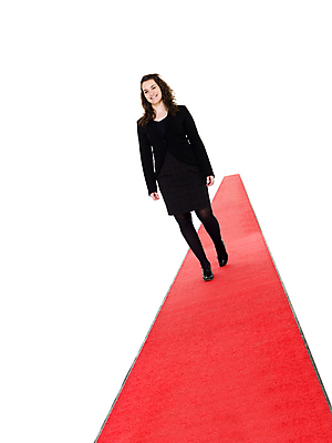 포토 JPG 해외이미지 전신 백인 디자인 응시 드레스 포즈 한명 미소 웃음 사람 성인 빨간색 컬러풀 흰색 축하 인사 심볼 흰배경 흥분 레드카펫 구성 여자한명만 성인여자만 해외202004 해외포토 서양인 1 시선 옷 감정 컬러 백그라운드 컨셉 표정 예절 여자만 성인만 파일형식 이미지허브