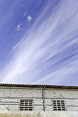포토 JPG 해외이미지 구름 외관 계절 벽 백그라운드 창문 하늘 아침 지붕 날씨 벽돌 풍경 사람없음 야외 파란색 빛 우주 탐험 안개 가을 흰색 도시 얼룩 그리기 분위기 클래식 역 버리기 큐브 질감 반대 꿀 흐림 썩음 옛날 해외202004 해외포토 주간 자연요소 컬러 컨셉 교통시설 모션 파일형식 이미지허브