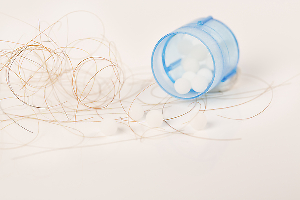 포토 JPG 해외이미지 근접촬영 사람없음 뷰티 알약 머리카락 흰배경 두피케어 치료제 탈모 탈모클리닉 해외202004 탈모예방 해외포토 뷰포인트 백그라운드 약 머리 흰색 예방 클리닉 헤어관리 증상 파일형식 이미지허브