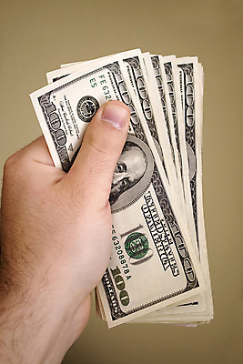 포토 JPG 해외이미지 손 종이 백그라운드 컨셉 돈 비즈니스 성공 사람없음 초록색 금융 경제 쇼핑 판매 달러 저축 잡기 비즈니스맨 재산 구매 주기 상업 결제 연료 가스 기부 욕심 대출 빚 고립 환불 비용 해외202004 해외포토 남자 컬러 모션 신체부위 직장인 파일형식 이미지허브