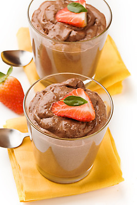 포토 JPG 해외이미지 잎 딸기 디저트 사람없음 갈색 케이크 초콜릿 맛 티스푼 냅킨 푸딩 고립 무스 해외202004 해외포토 식물 음식 컬러 컨셉 과일 숟가락 파일형식 이미지허브