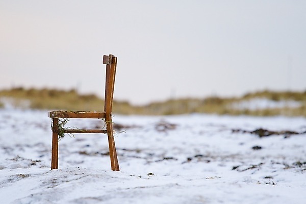 포토 JPG 해외이미지 가구 겨울 의자 사람없음 목재 초록색 갈색 냉동 얼음 추위 흰색 흐림 깨짐 옛날 해외202004 해외포토 자연요소 나무 계절 컬러 생활용품 컨셉 재료 날씨 파일형식 이미지허브