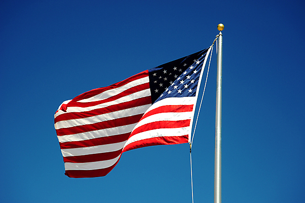 포토 JPG 해외이미지 배너 별 하늘 사람없음 빨간색 파란색 미국 줄무늬 흰색 깃발 성조기 심볼 봉 애국심 독립 전국 통일 해외202004 해외포토 자연요소 컬러 북아메리카 무늬 국기 파일형식 이미지허브