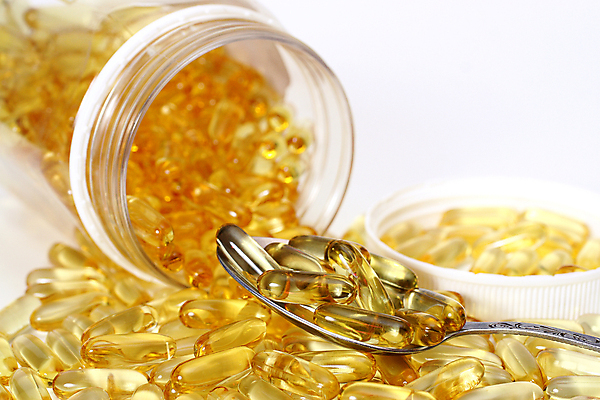 포토 JPG 해외이미지 1 음료 유리 건강 사람없음 빛 태양 알약 약 노란색 숟가락 덮개 칵테일 항아리 원형 투명 그룹 황금 냄비 약국 허브 쏟아짐 목각 물약 거짓말 마약 복용 신맛 진통제 항생제 강조 해외202004 해외포토 자연요소 도형 식물 컬러 의학 모션 재질 주류 수저 뚜껑 도자기 맛 솥 파일형식 이미지허브