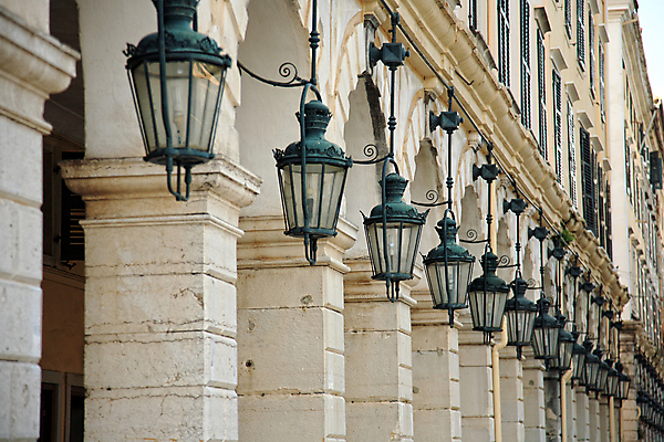 포토 JPG 해외이미지 전통문화 문화 여행 건축양식 하늘 사람없음 야외 건물 등불 도시 그리스 타운 비잔틴 코르푸 해외202004 해외포토 전통 건축물 건축 유럽 조명 제국 파일형식 이미지허브