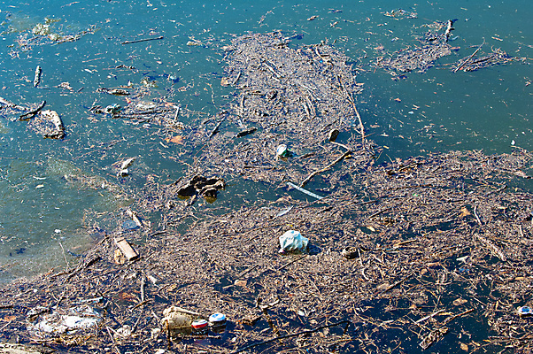 포토 JPG 해외이미지 산업 호수 가방 자연 사람 사람없음 물 강 상자 글로벌 환경 재활용 거품 손상 독약 환경오염 쓰레기 폐기물 위험 컨테이너 플라스틱 감염 낭비 생태학 폐수 해외202004 해외포토 자연요소 잡화 교육 컨셉 재질 친환경 생태계 파일형식 이미지허브