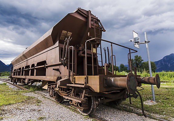 포토 JPG 해외이미지 구름 하늘 사람없음 기차 짐차 해외202004 해외포토 자연요소 육상교통 자동차 대중교통 파일형식 이미지허브