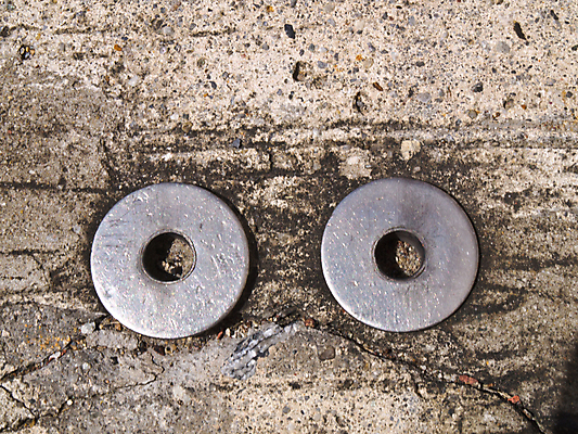 포토 JPG 해외이미지 접시 산업 사람없음 컬러풀 금속 활발 회색 나사 원형 부식 보안 시멘트 볼트 더블 옛날 콘크리트 해외202004 해외포토 도형 식기 컬러 컨셉 재질 안전 공구 파일형식 이미지허브