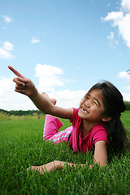 포토 JPG 해외이미지 구름 행복 어린이 태국 하늘 휴식 건강 한명 미소 동양인 야외 초록색 여름 파란색 평화 달콤 다인종 거짓말 스칸디나비아 수평선 혼혈 해외202004 해외포토 자연요소 1 계절 감정 아시아 컬러 컨셉 표정 사람 인종 맛 다문화 파일형식 이미지허브