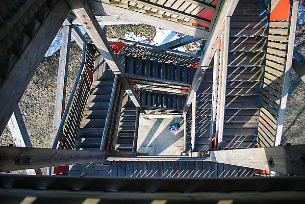 포토 JPG 해외이미지 계절 겨울 그림자 사람 사람없음 목재 빛 탑 고도 단계 깊이 해외202004 해외포토 나무 건축물 재료 파일형식 이미지허브