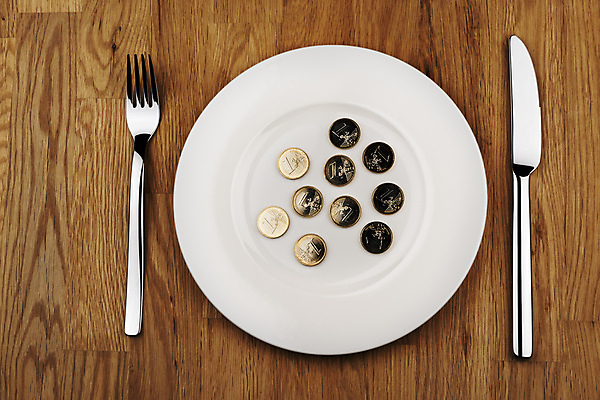 포토 JPG 해외이미지 식기 접시 백그라운드 포크 돈 비즈니스 탁자 사람없음 금융 세트 금속 주방 식당 숟가락 동전 검은색 식사 저녁식사 유로 흰색 기구 시장 칼 은색 정상 오브젝트 투자 서빙 설정 해외202004 해외포토 컬러 가구 재질 수저 경제 상점 재산 파일형식 이미지허브