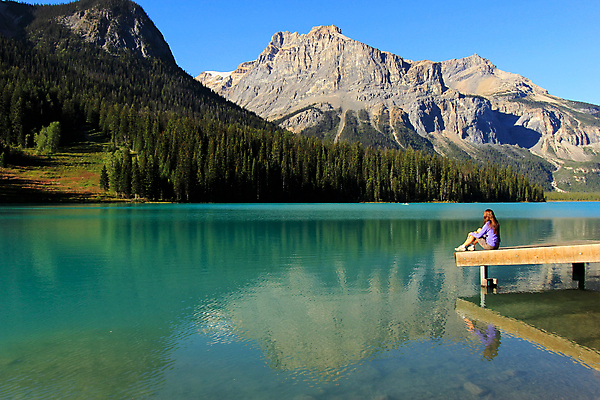 포토 JPG 해외이미지 나무 공원 호수 여행 캐나다 자연 하늘 휴식 산 한명 앉기 풍경 목재 초록색 물 여름 파란색 반사 항구 계곡 가을 소나무 보트 황무지 숲 산등성이 에메랄드 카누 화석 대통령 앨버타 전국 로키산맥 해외202004 해외포토 자연요소 식물 1 계절 공공시설 컬러 컨셉 북아메리카 배_교통 재료 교통시설 모션 사람 수상스포츠 보석 생태계 파일형식 이미지허브